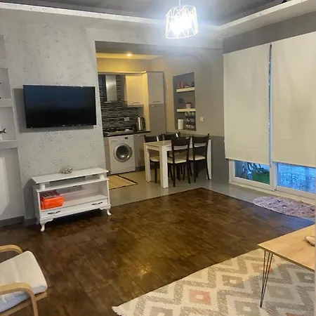 Deniz Manzarali Full Esyali Apartment