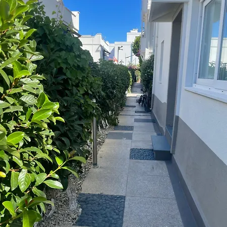 Deniz Manzarali Full Esyali Lägenhet